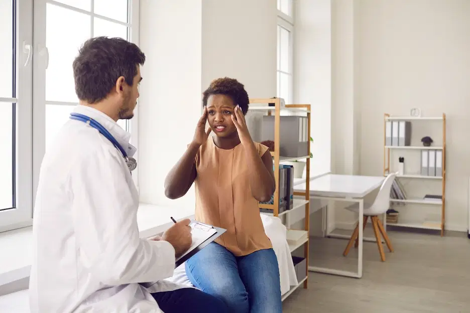 7 Sintomas de Meningite que parecem gripe: Não espere pela rigidez na nuca.