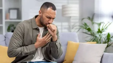 A pneumonia é uma infecção dos pulmões que faz com que os alvéolos pulmonares
